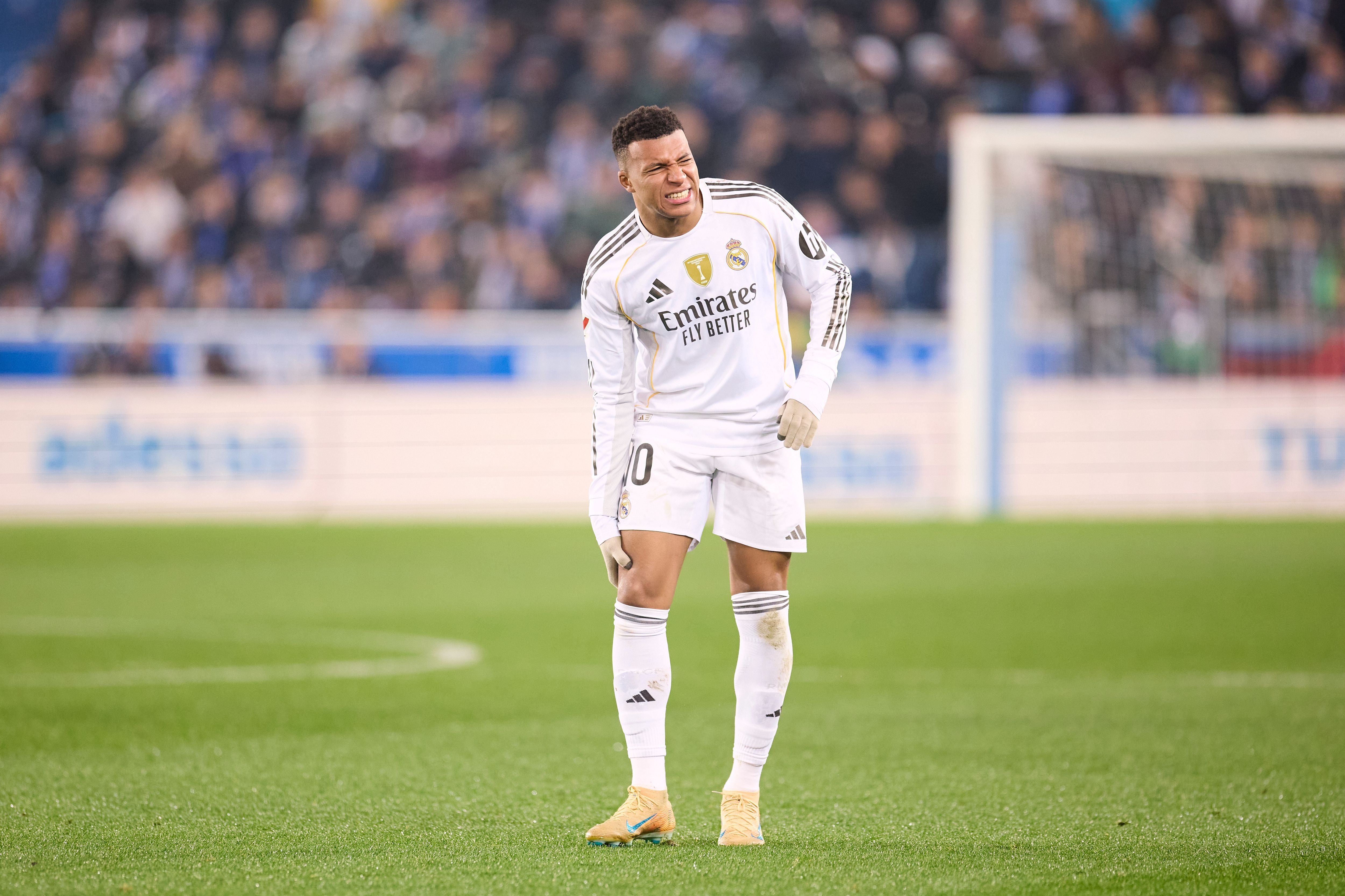 世界杯官方平台-队报：姆巴佩受膝痛困扰，但皇马处境不佳需要他克服伤病连续出战